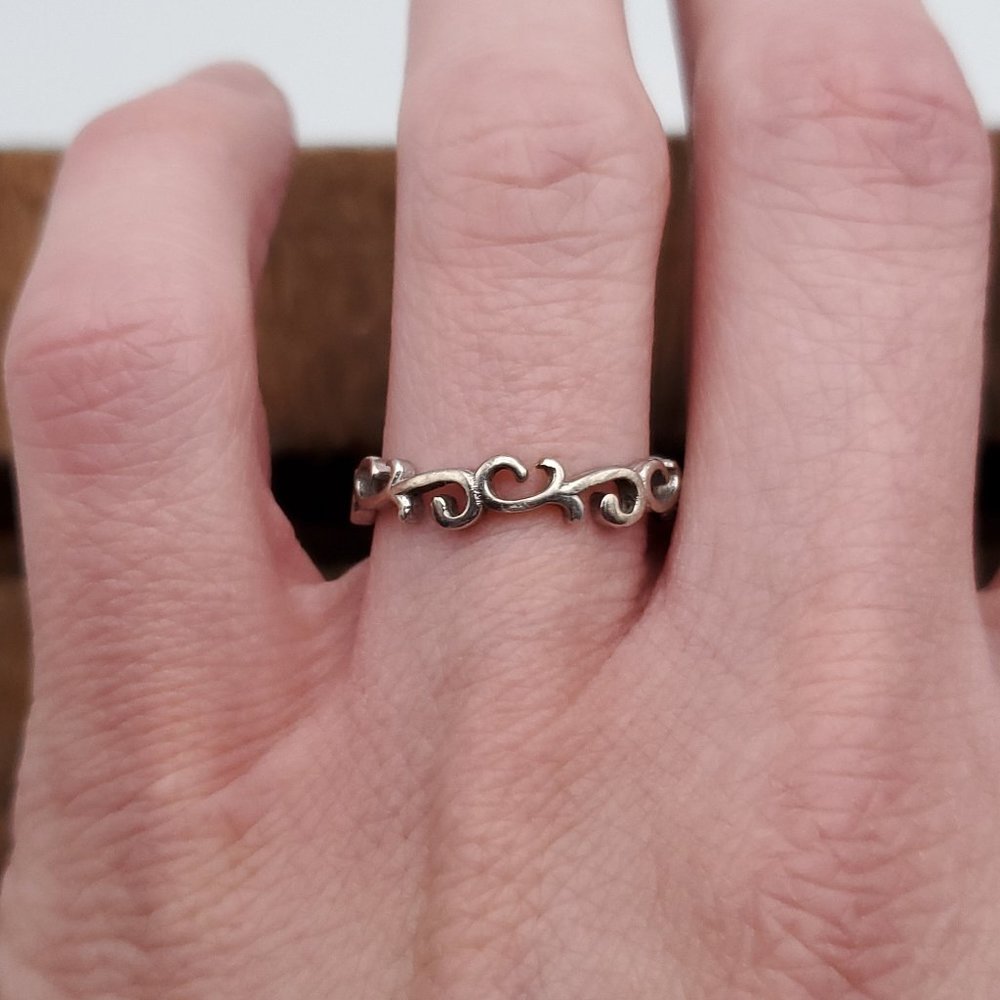 Size 7.5 925 Sterling Silver Cute Swirling Rustic Ring